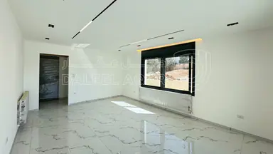 شقة في  قرب جامعة البتراء- طريق المطار (طريق&nbsp;الخدمات) - 120,000 دأ - صورة NaN
